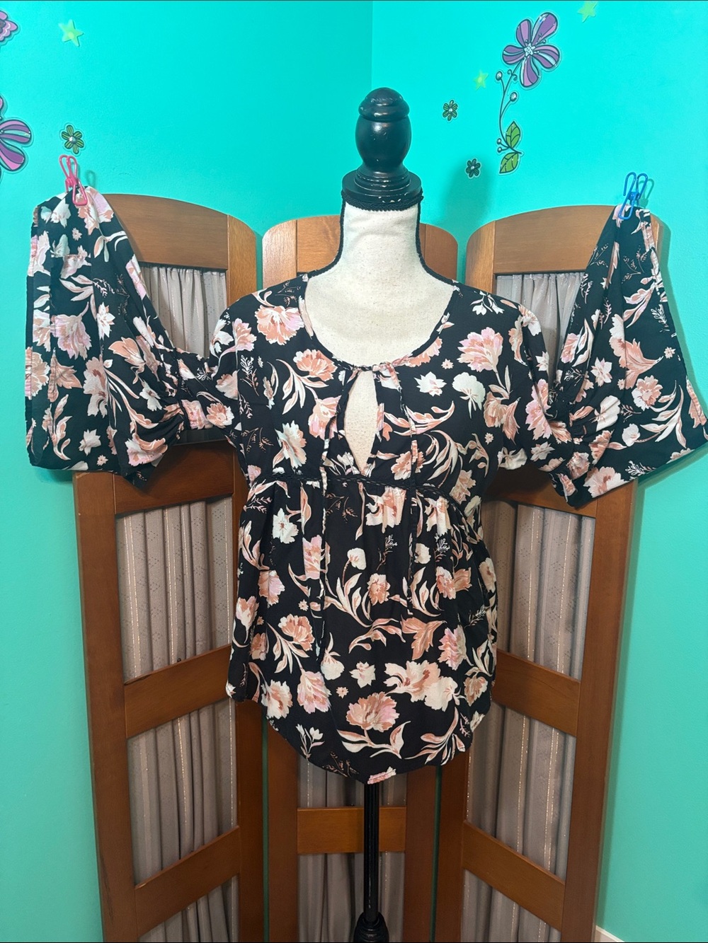 Amuse Society Black Floral Keyhole Empire Waist Blouse